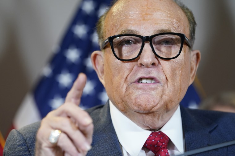 Giuliani, en una rueda de prensa en noviembre de 2020 en Washington.