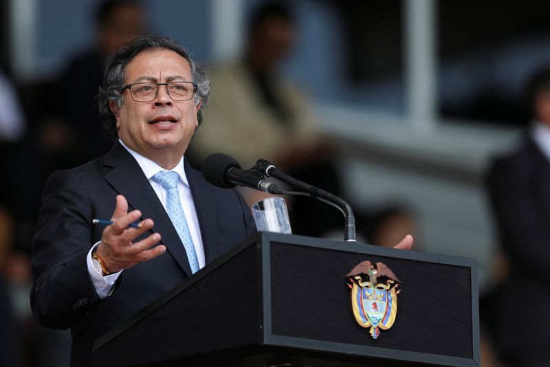 Foto de archivo. El presidente de Colombia, Gustavo Petro, habla en una ceremonia en la Escuela de Oficiales de la Policía Nacional General Santander, en Bogotá, Colombia, 9 de mayo, 2023. REUTERS/Luisa González