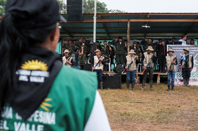 Néstor Gregorio Vera Fernández, alias Iván Mordisco, jefe del Estado Mayor Central de la disidencia de las extintas FARC, asisitó a una reunión en el Yarí en abril de 2023 para hablar sobre los acercamientos con el Gobierno nacional. 
REUTERS/Mario Quintero (Archivo)