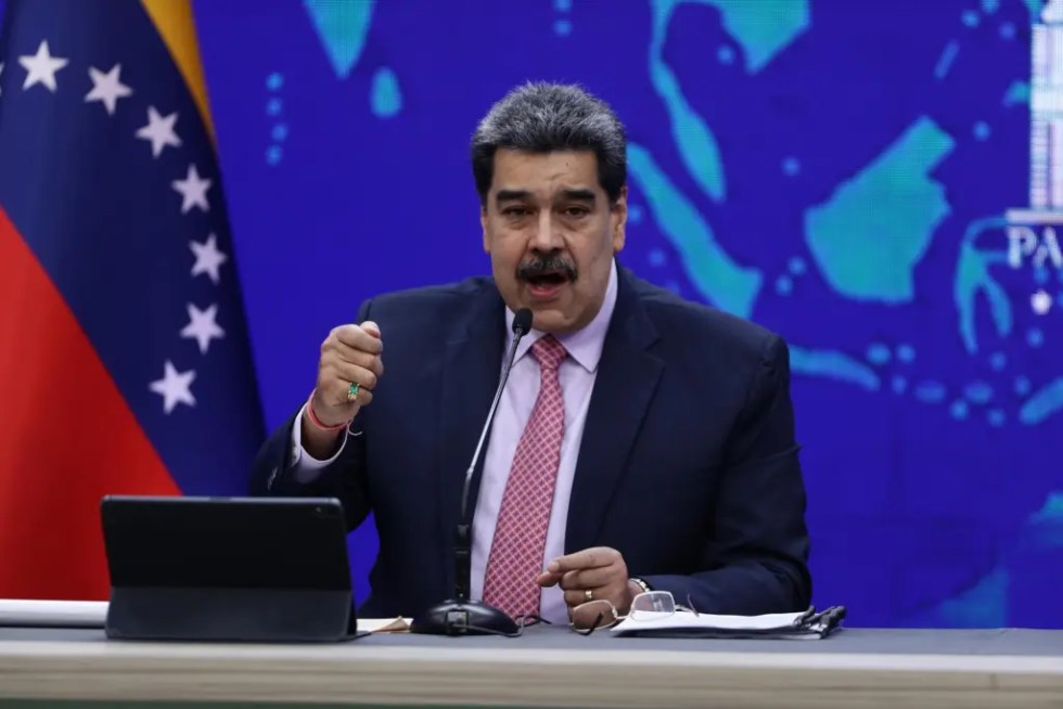 El presidente de Venezuela, Nicolás Maduro, habla durante una rueda de prensa desde el Palacio Miraflores, hoy, en Caracas (Venezuela). EFE/Rayner Peña
