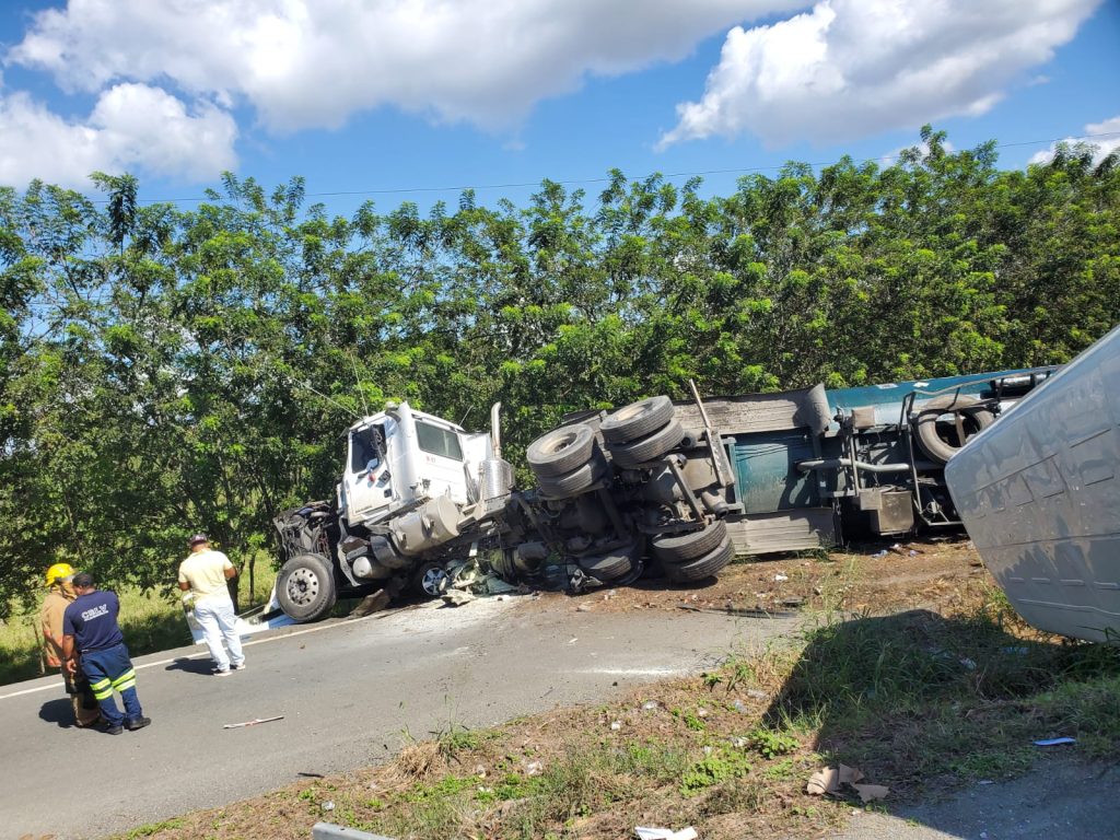 Al menos 14 personas afectadas en el accidente múltiple Autopista Duarte