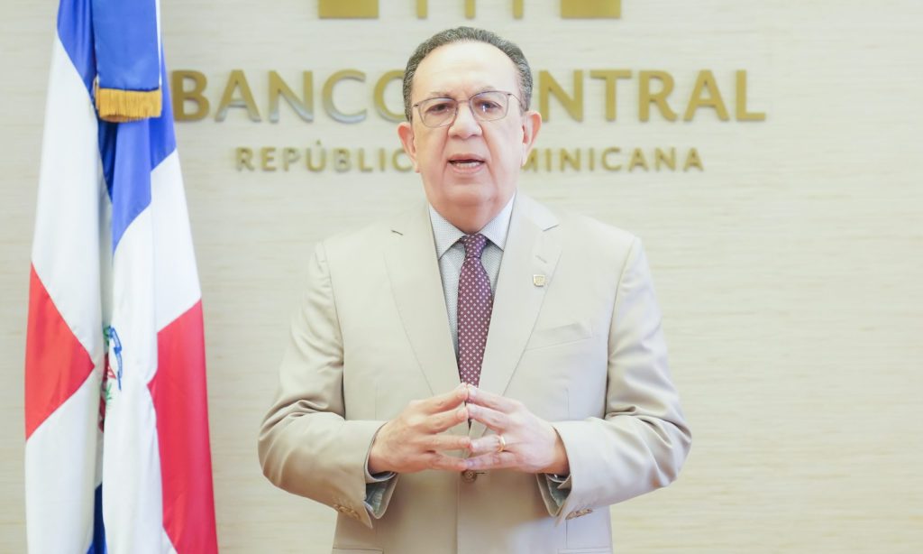 Gobernador Valdez Albizu informa que la JM aprobó nueva FLR por RD$25,000 MM para mitigar el impacto adverso de eventos climáticos extremos y continuar apoyando la recuperación económica