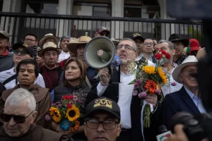 La Fiscalía de Guatemala dice que las elecciones ganadas por Arévalo de León no son válidas