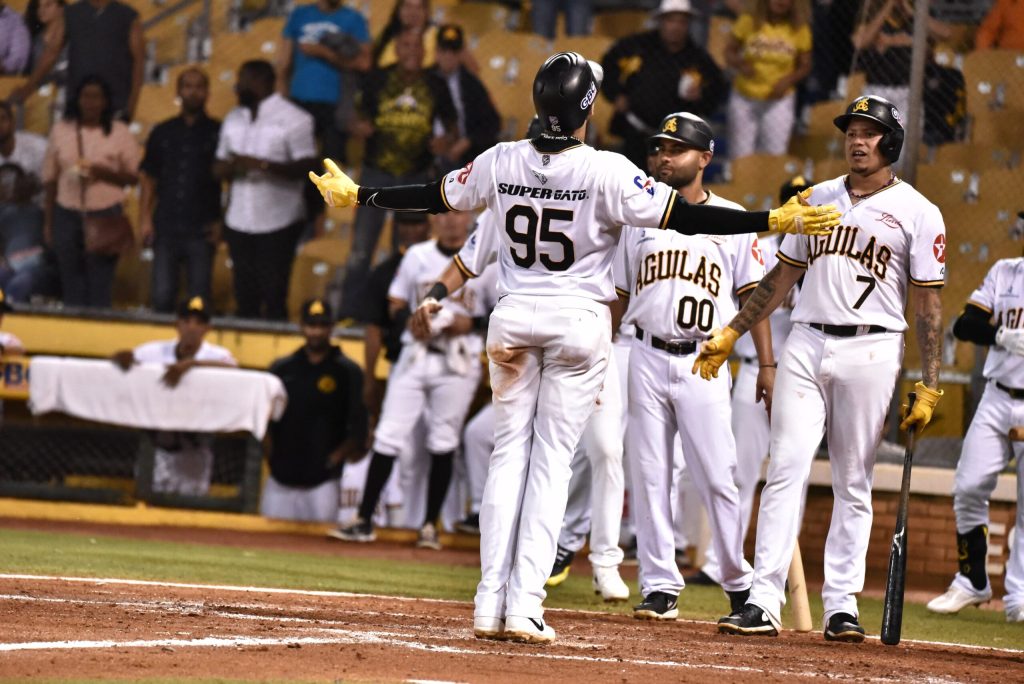 Águilas Cibaeñas vencen a los Toros y van tras el cuarto puesto