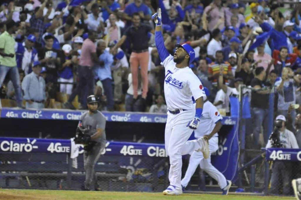 Mel Rojas fue el héroe del triunfo de Tigres del Licey 7-6 sobre Águilas Cibaeñas