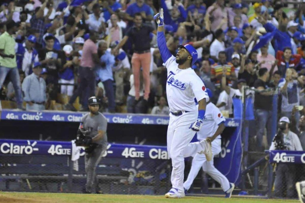 Mel Rojas fue el héroe del triunfo de Tigres del Licey 7-6 sobre Águilas Cibaeñas