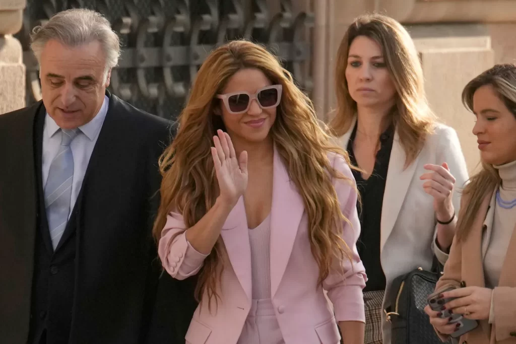 Detienen a un hombre en Miami Beach acusado de acosar a Shakira