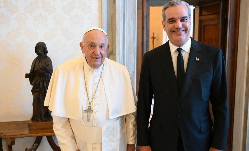 Abinader Papa Francisco
